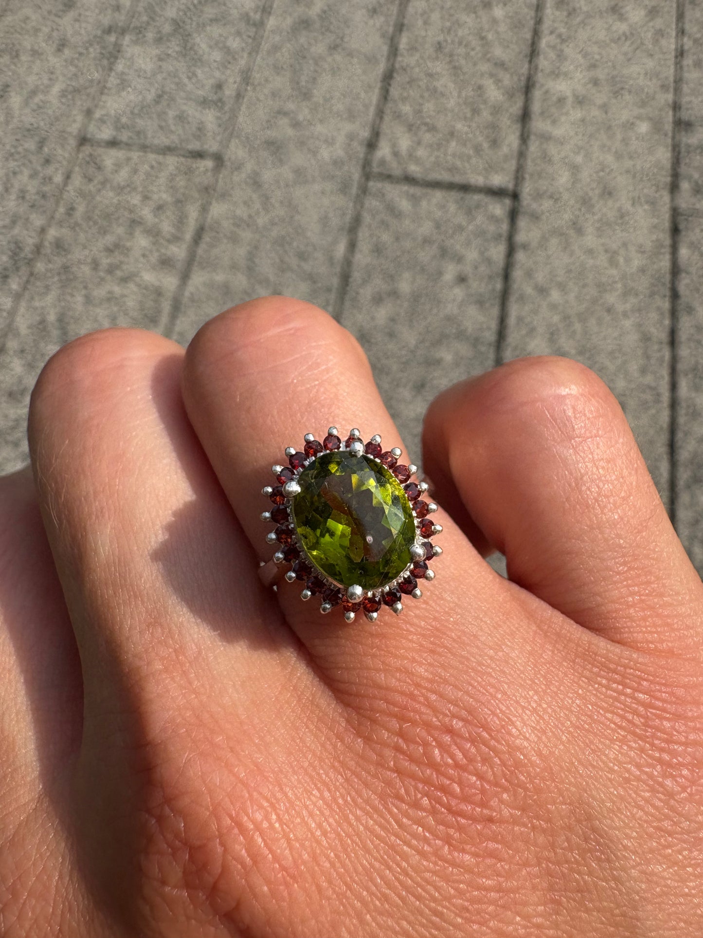 Renacer de Bali / Granates & Peridoto & Plata 925 - Renovación & Alegría